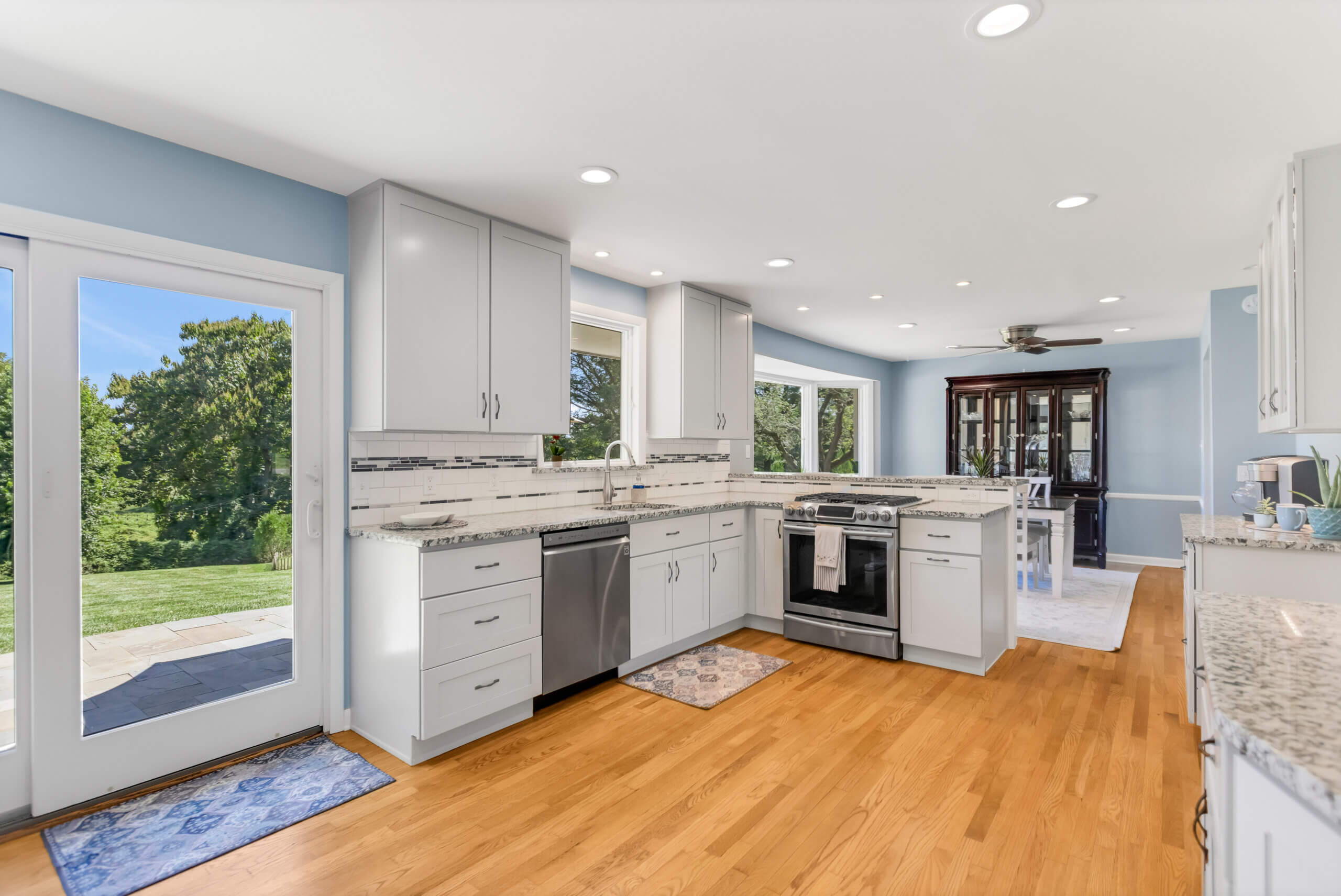 HDR real estate photo dining and living room