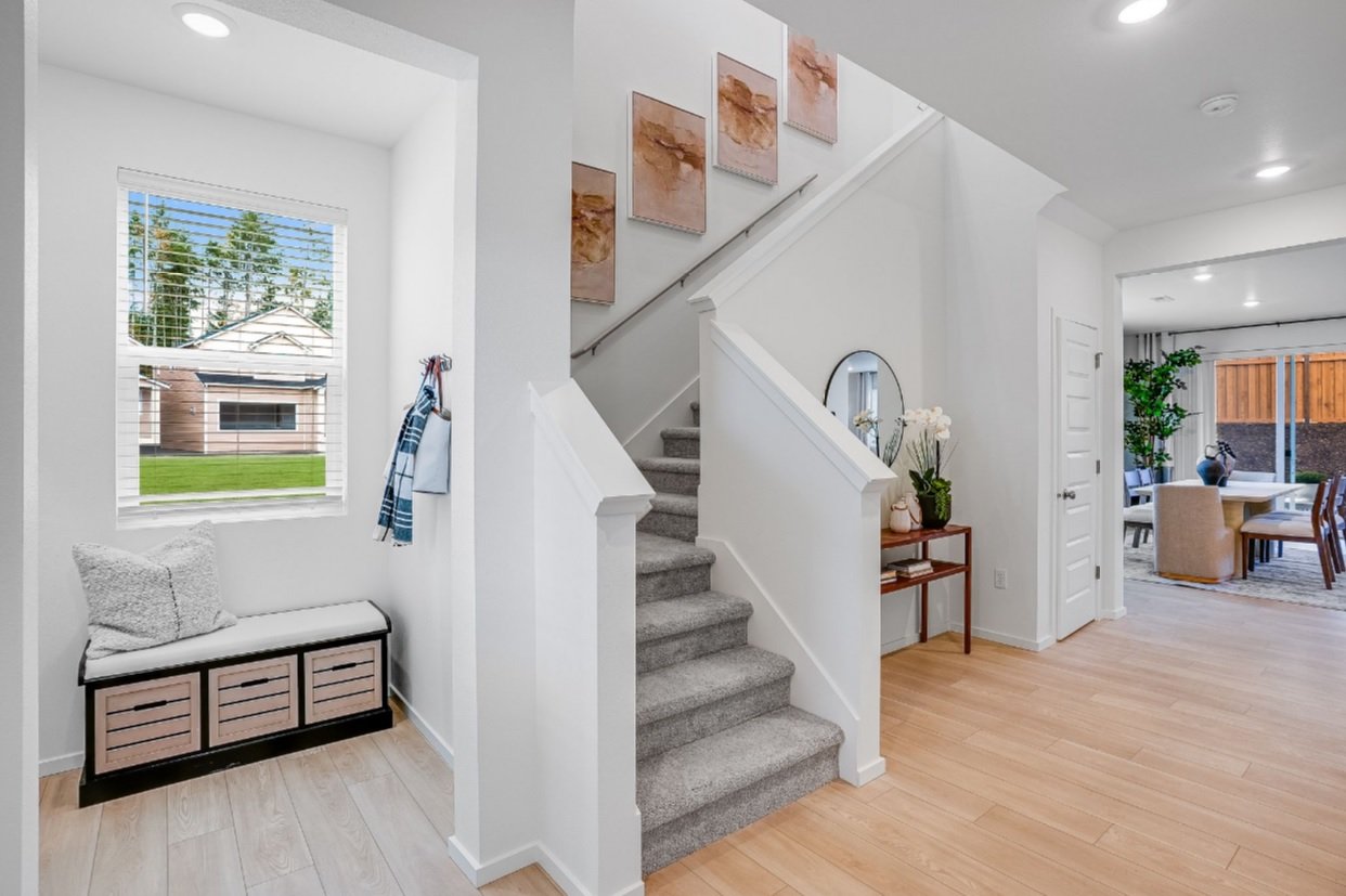 real estate photo foyer shot