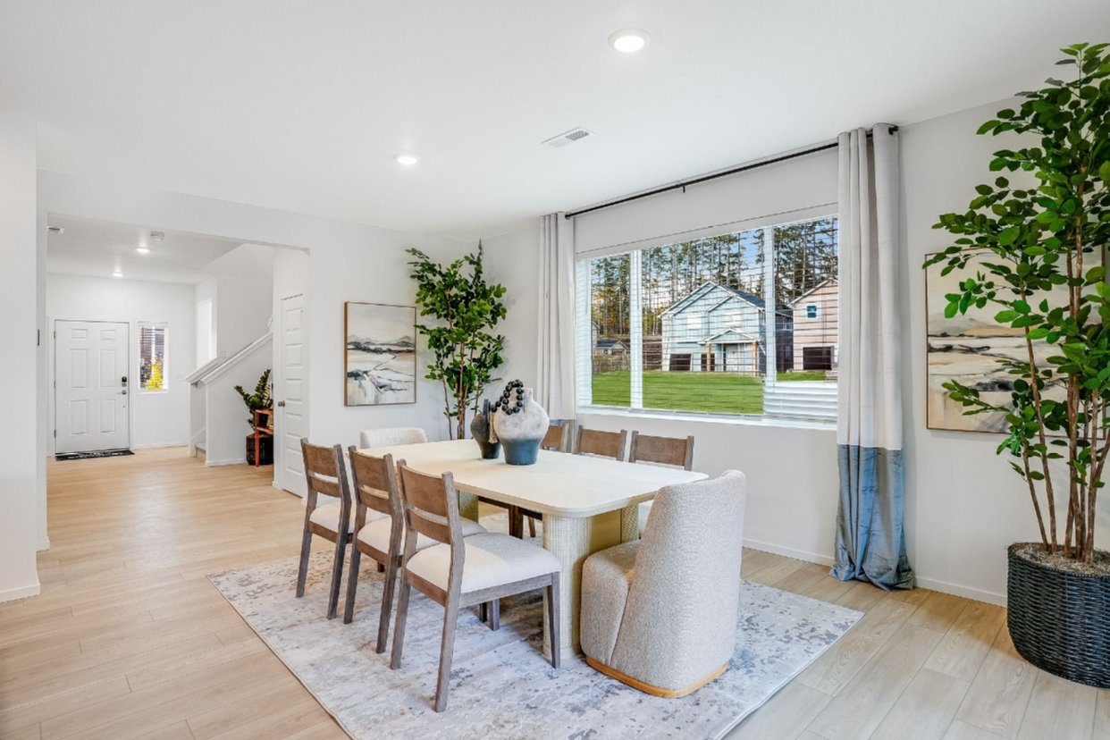 real estate photo dining room 