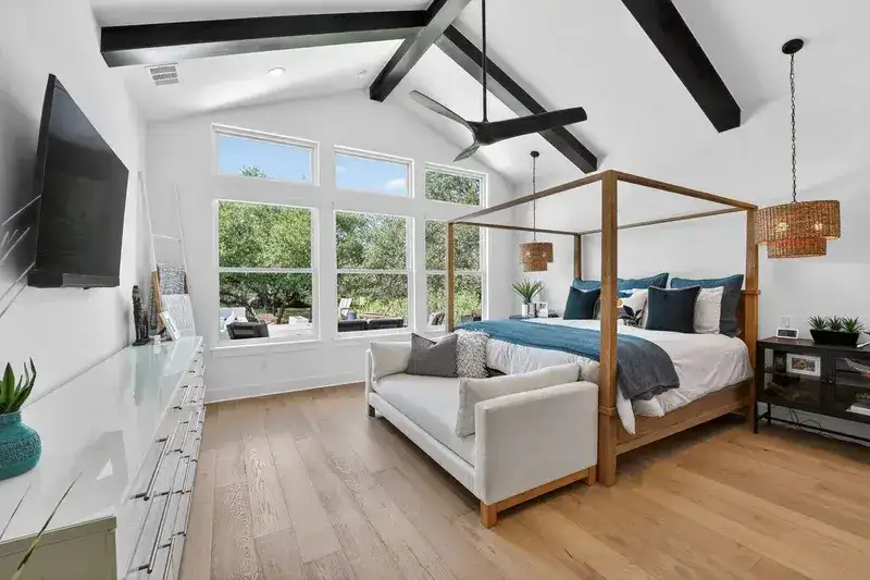 real estate photography primary bedroom