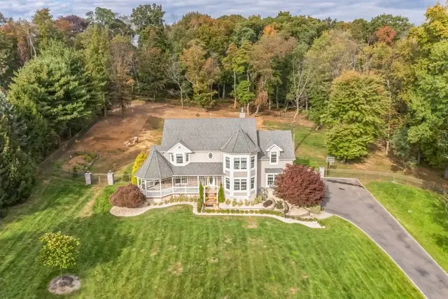 Real Estate Photography Portfolio Layouts: What Works Best