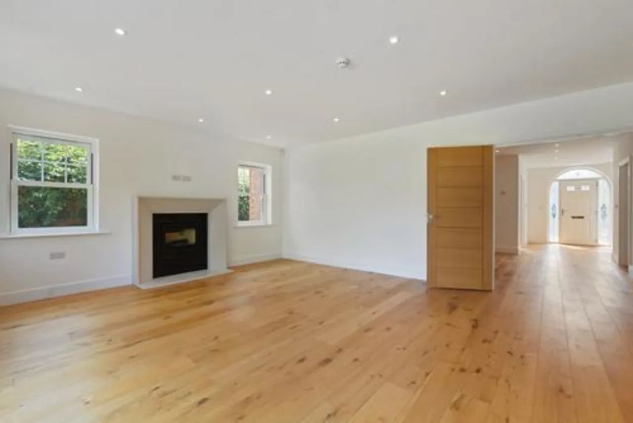 Empty room — before staging