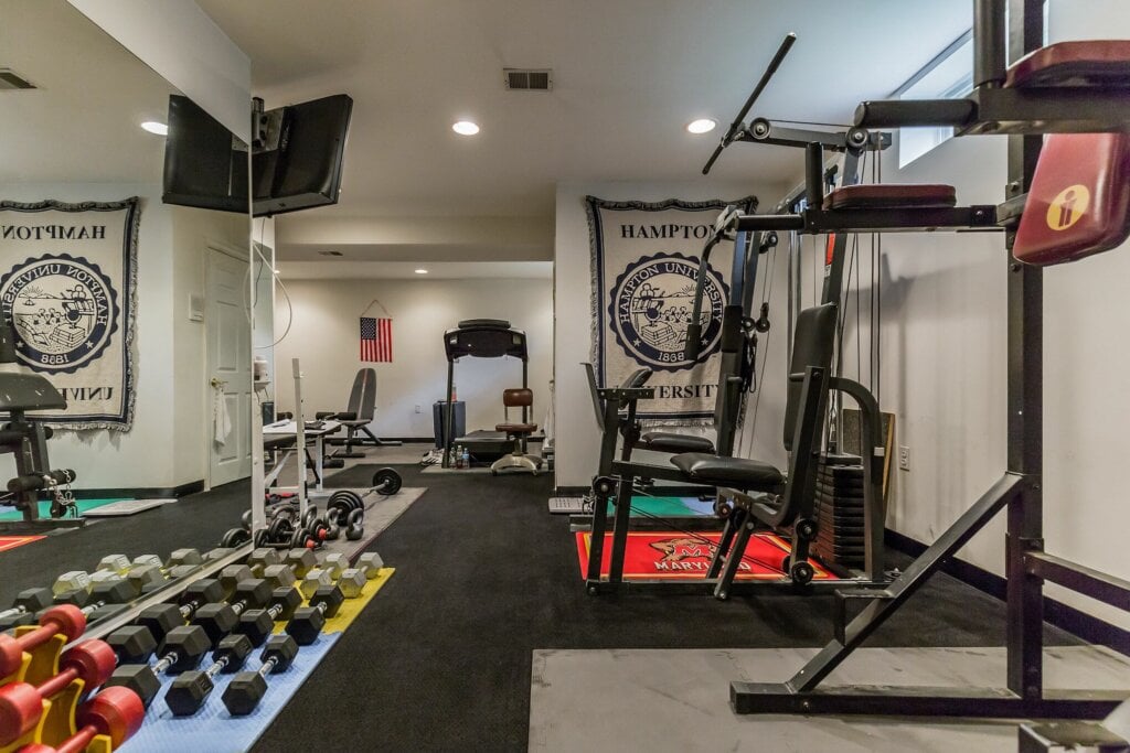 Personal Indoor Gym Room Transformation Ideas