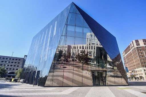 The Museum of Contemporary Art in Cleveland with mirrored steal outside. - HomeJab