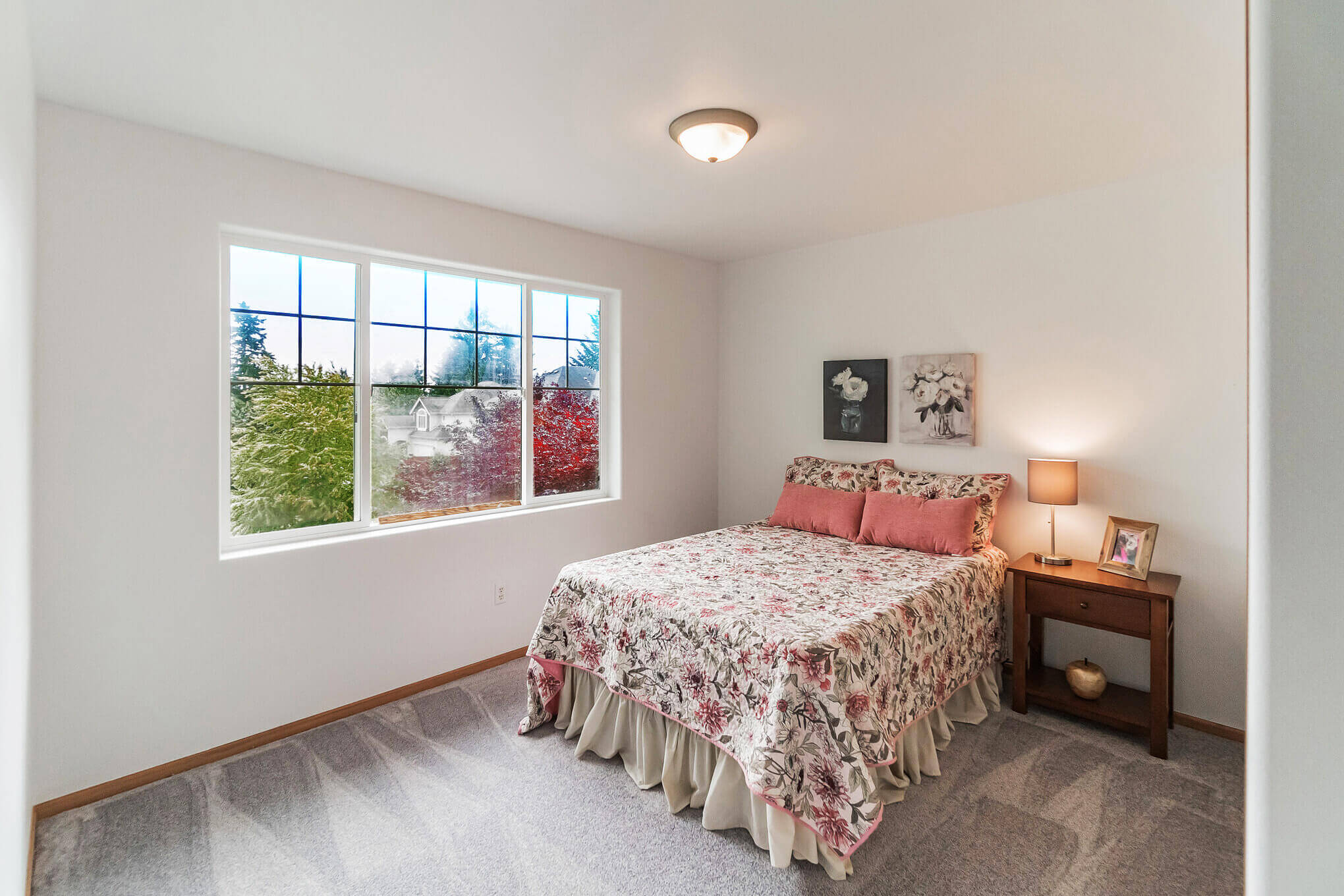 Small bedroom in Kent, WA