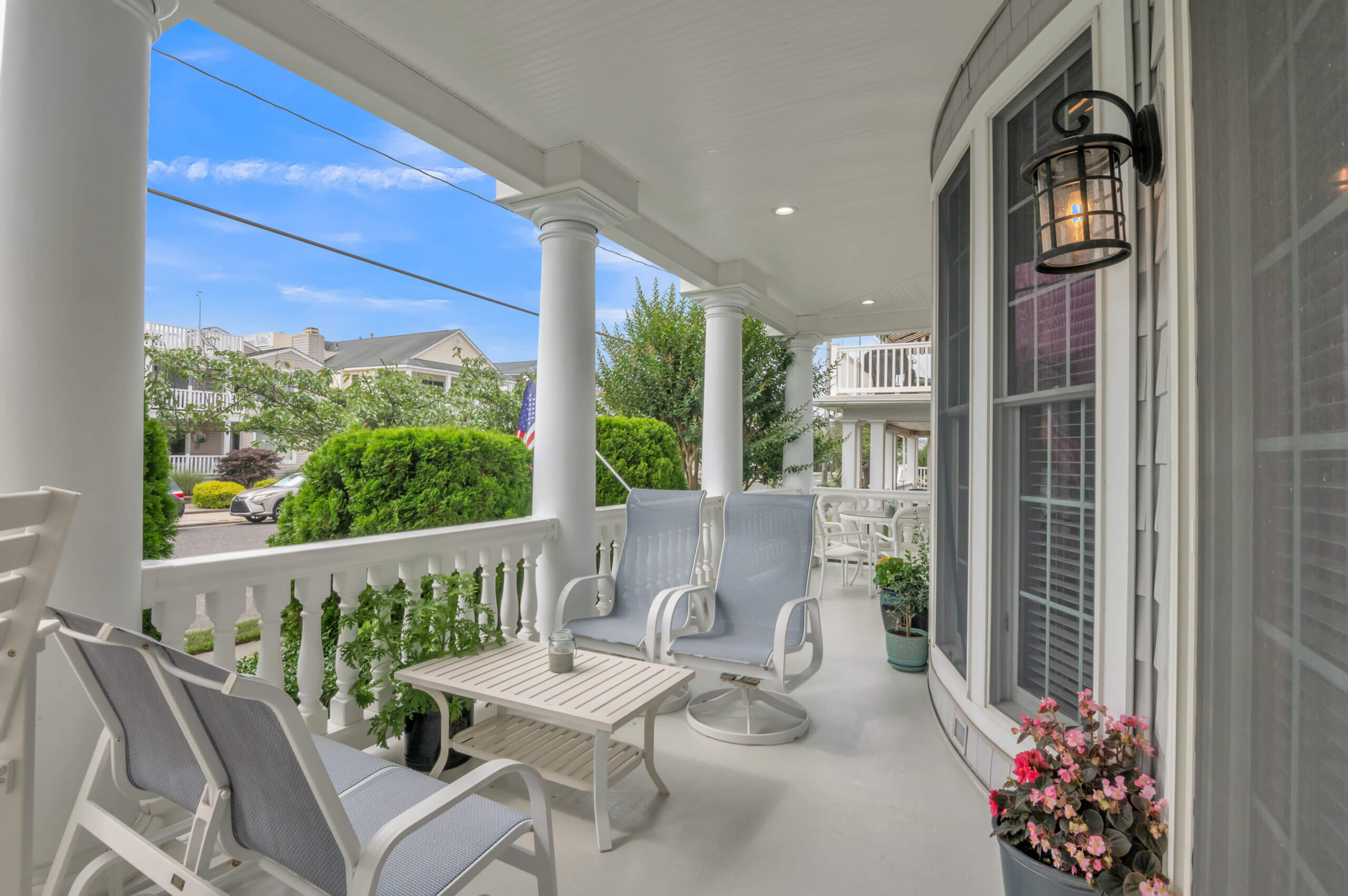 real estate photo of porch view 