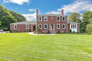 ultimate-guide-to-real-estate-photo-file-optimization Learn how to optimize real estate photos for faster sales and higher prices with the right formats, compression techniques, and MLS standards. real estate photography, photo optimization, MLS standards, image formats, property listings, compression techniques, HDR, drone photography