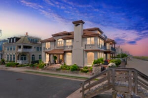 golden-hour-vs-twilight-best-for-real-estate Explore the benefits of golden hour and twilight photography in real estate, and learn how each lighting style enhances property appeal. golden hour, twilight photography, real estate, property listings, photography tips, lighting techniques, market trends
